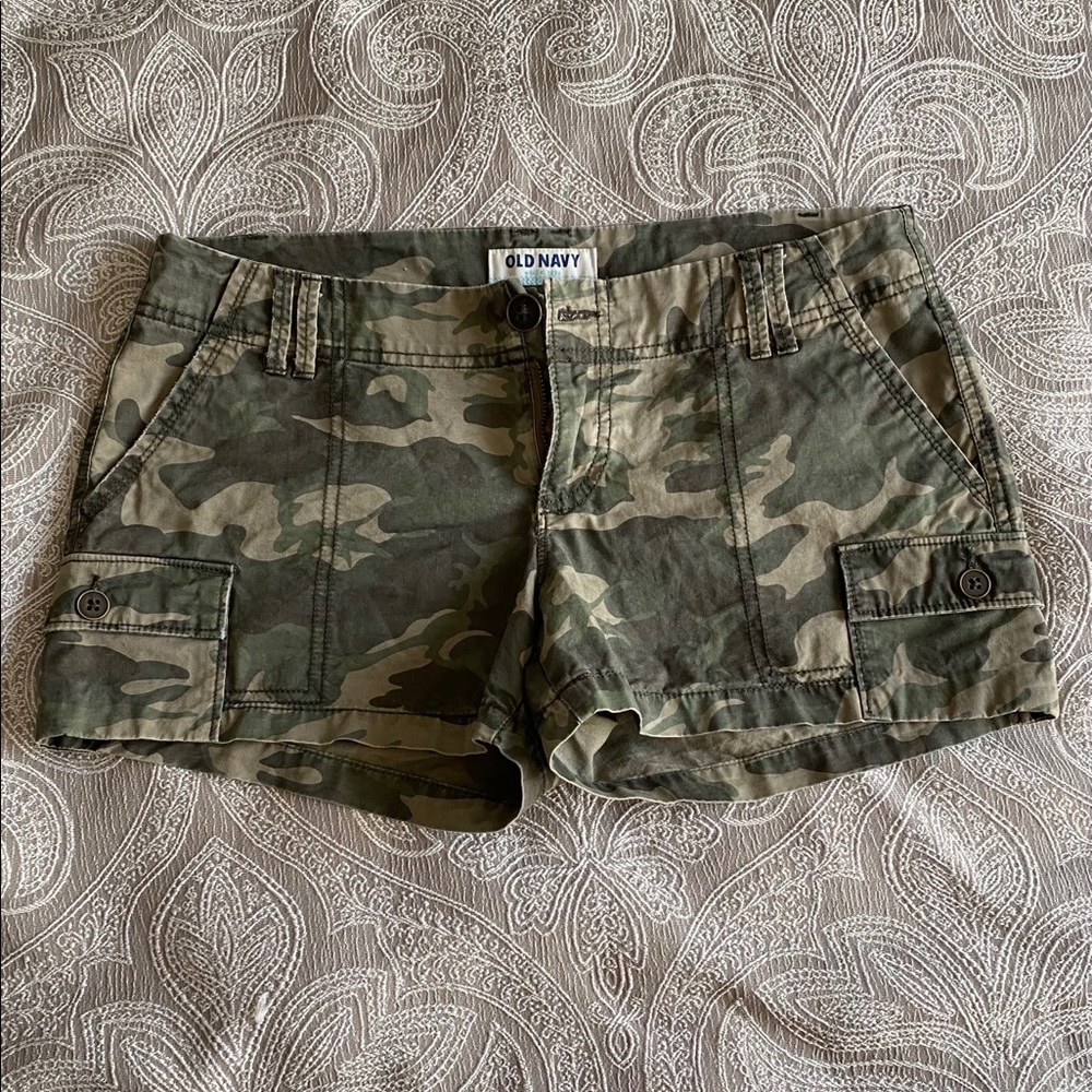Old navy camo shorts